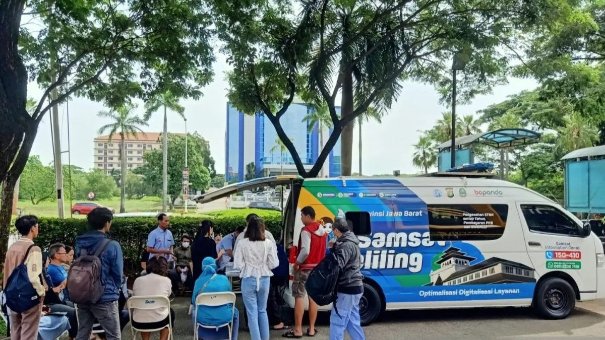 Tertegun dengan Sistem Bank, KDM Minta Layanan Samsat seperti Perbankan Buntut Jutaan Warga Jabar Nunggak PKB
            - galeri foto