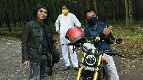 Foto-foto Masa Lalu Dedi Mulyadi Dipamerkan Bupati Purwakarta Om Zein, Ungkap Kebersamaan sejak Muda dengan KDM
            - galeri foto