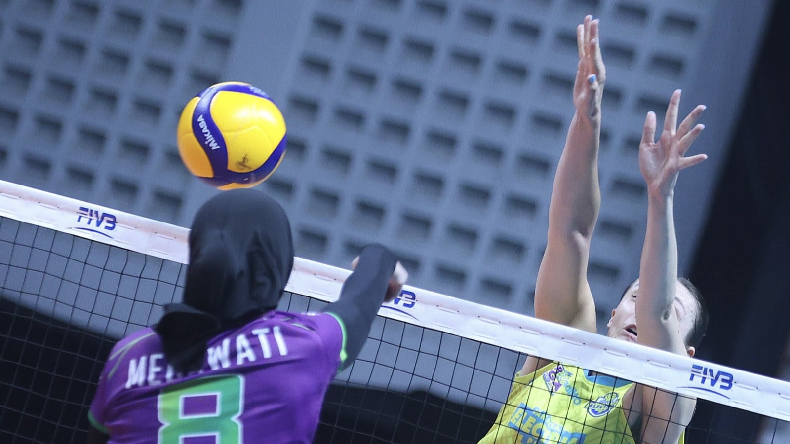 Megawati Hangestri (Jakarta Pertamina Enduro) vs Kara Bajema (Jakarta Electric PLN) di final four Proliga 2026.