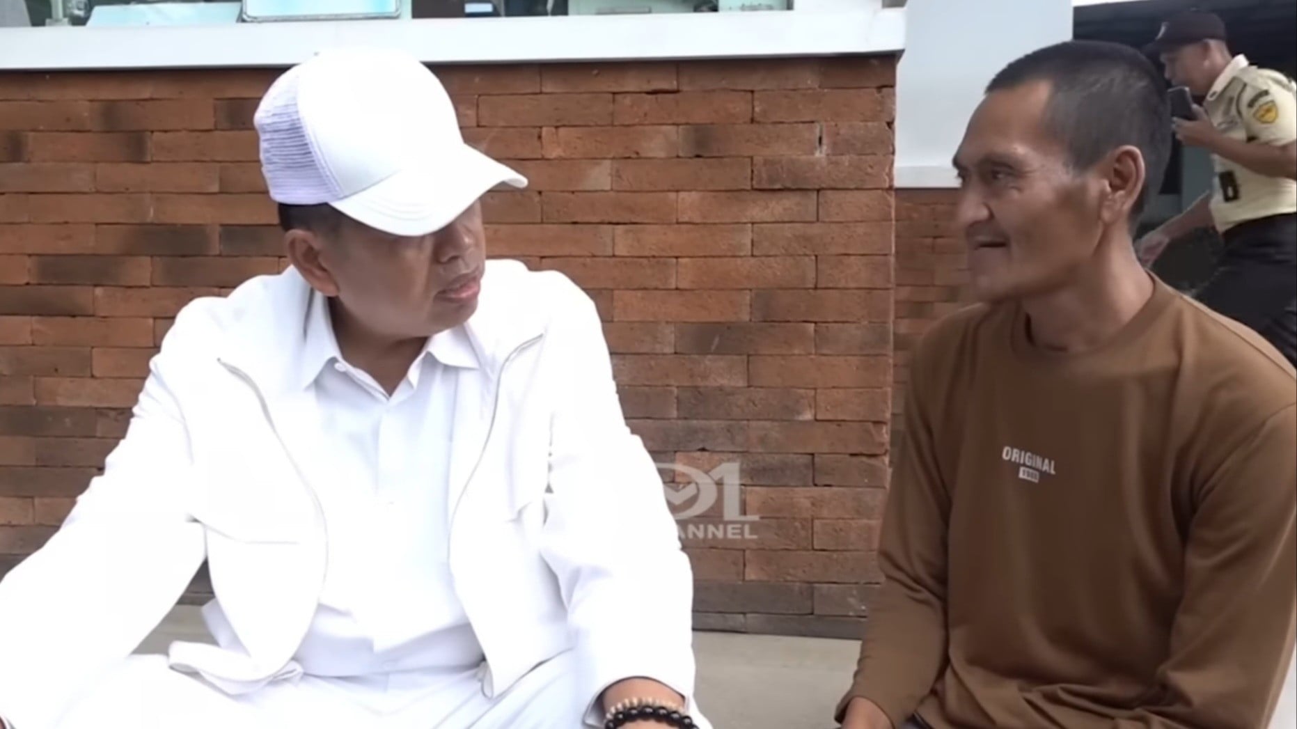 Dedi Mulyadi dengan sopir angkut sampah