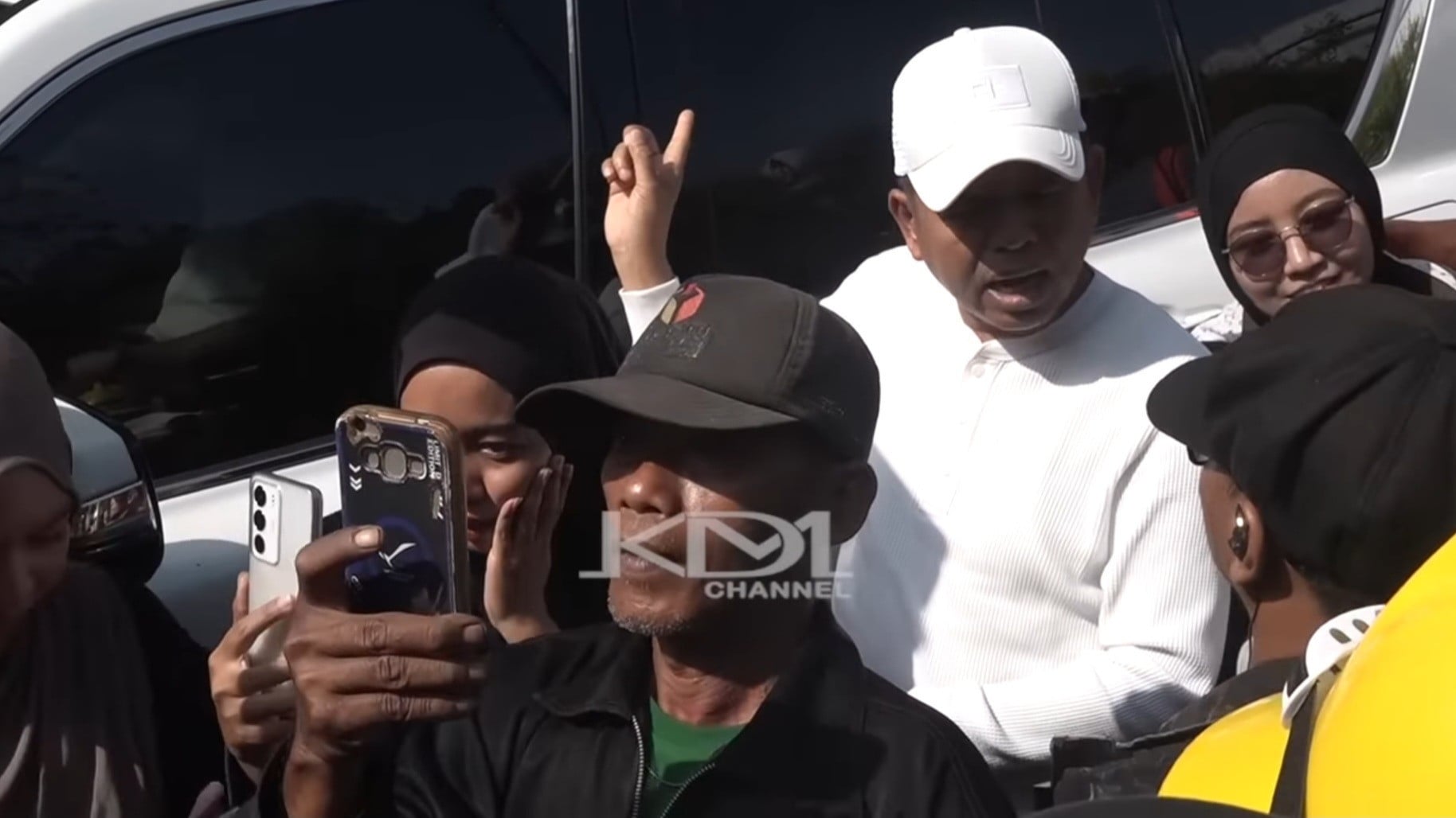 Respons Tegas Dedi Mulyadi Jadi Sorotan Saat Warga Minta Tabayyun Agar Bisa Atur Jalan di Jembatan Cirahong
            - galeri foto