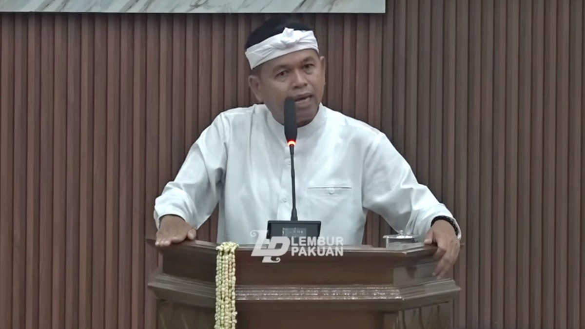 Mengenal Krisantus Kurniawan, Wagub Kalbar yang Tantang Dedi Mulyadi 'Cium Lutut'
            - galeri foto