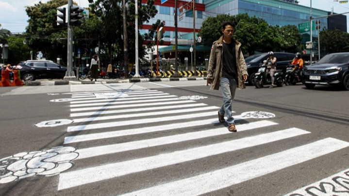Warga Inisiatif Perbarui Zebra Cross Memudar di Cideng, Tuai Pujian 1