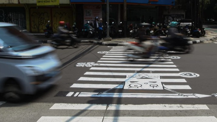 Warga Inisiatif Perbarui Zebra Cross Memudar di Cideng, Tuai Pujian 1