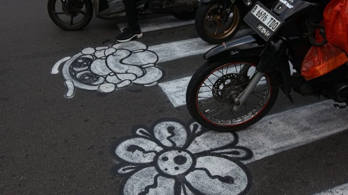 Warga Inisiatif Perbarui Zebra Cross Memudar di Cideng, Tuai Pujian 1
