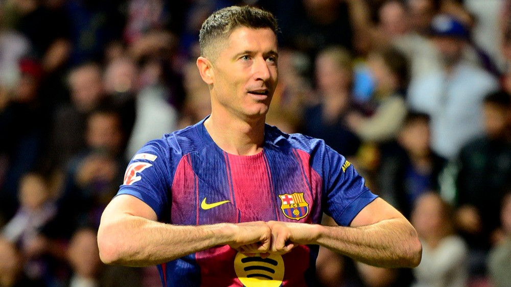 Striker Barcelona Robert Lewandowski