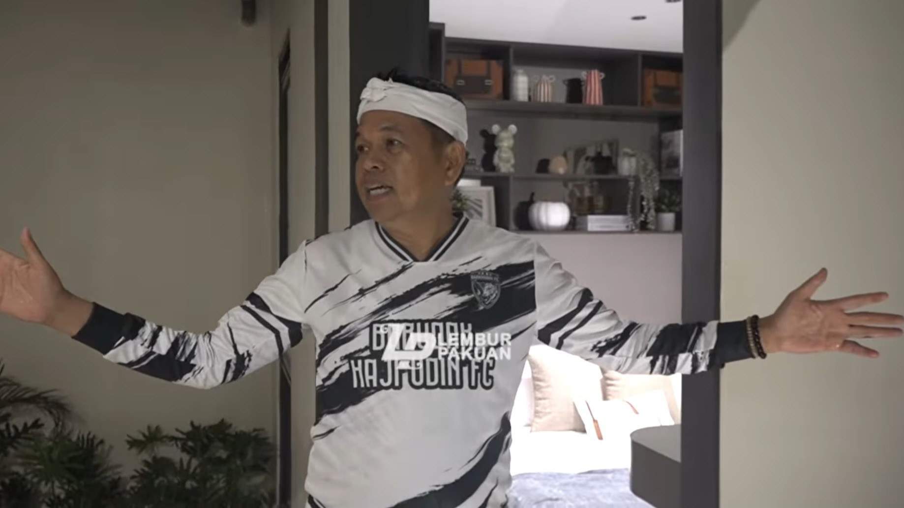 Dedi Mulyadi tinjau rumah murah di Purwakarta