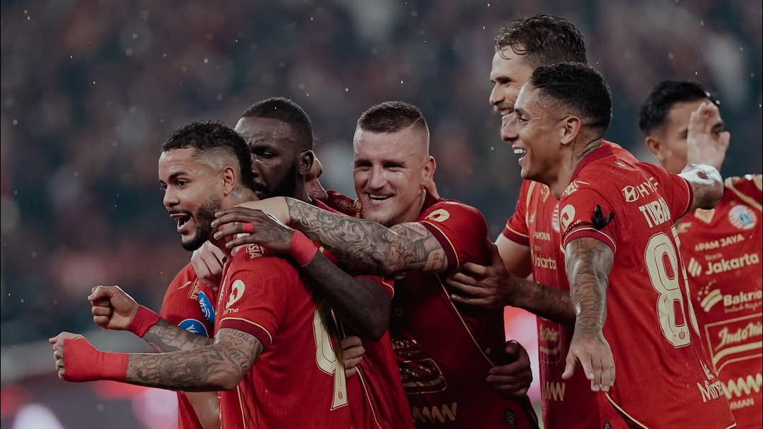 Terungkap, FCV Dender dan Persija Jakarta Pernah Wacanakan Tukar Ragnar Oratmangoen dengan Rizky Ridho
            - galeri foto