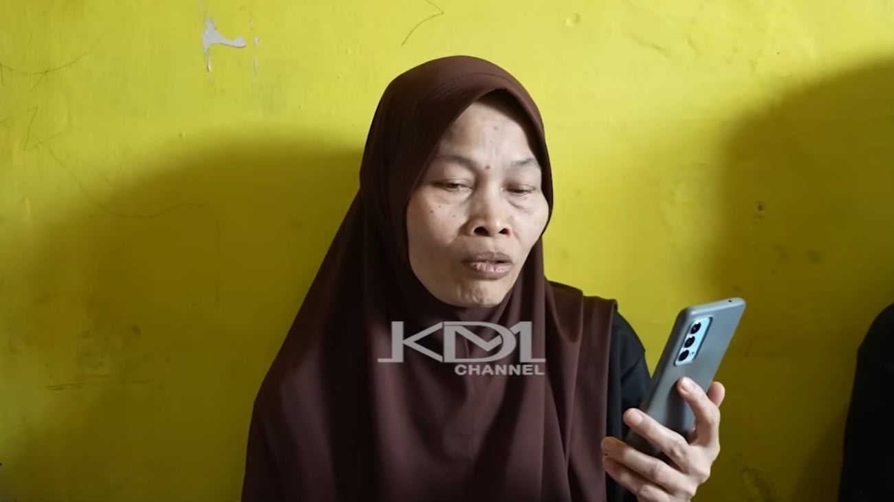 Lina Herlina, istri mendiang satpam SMAN 1 Banjaran, Agus Sutisna saat dihubungi Dedi Mulyadi (KDM)