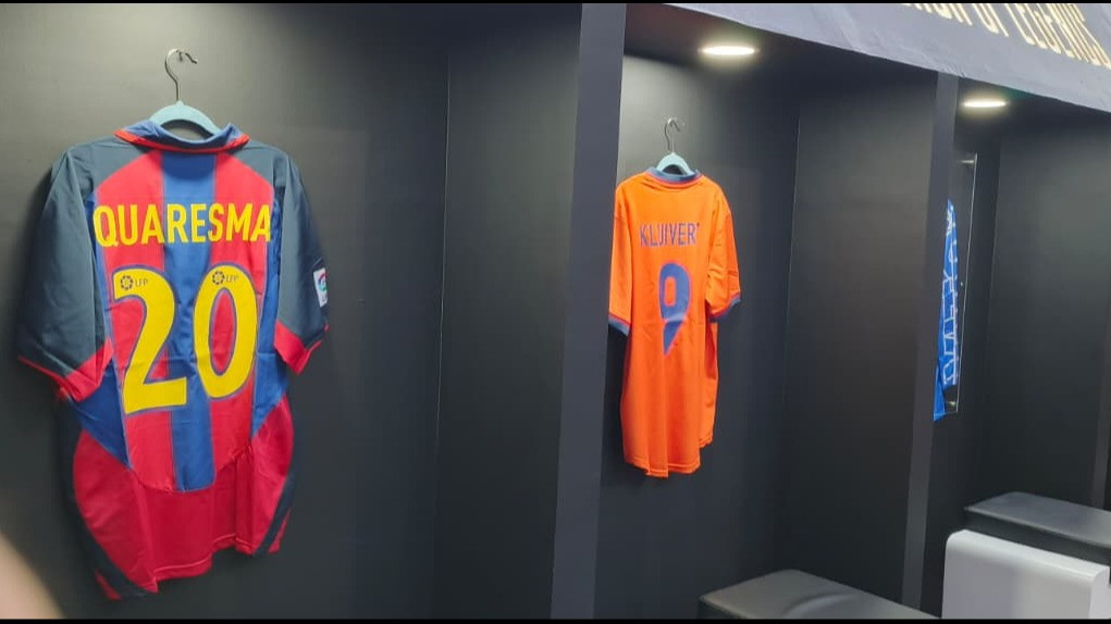 Pertama Kali Nonton di GBK, Fans Garis Keras Barcelona Ini Tak Sabar Saksikan Aksi dari Martin Montoya
            - galeri foto