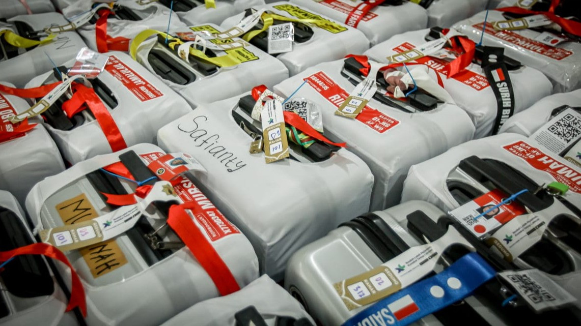 Berita Foto: Potret Calon Jemaah Haji Jalani Pemeriksaan di Asrama Haji Pondok Gede