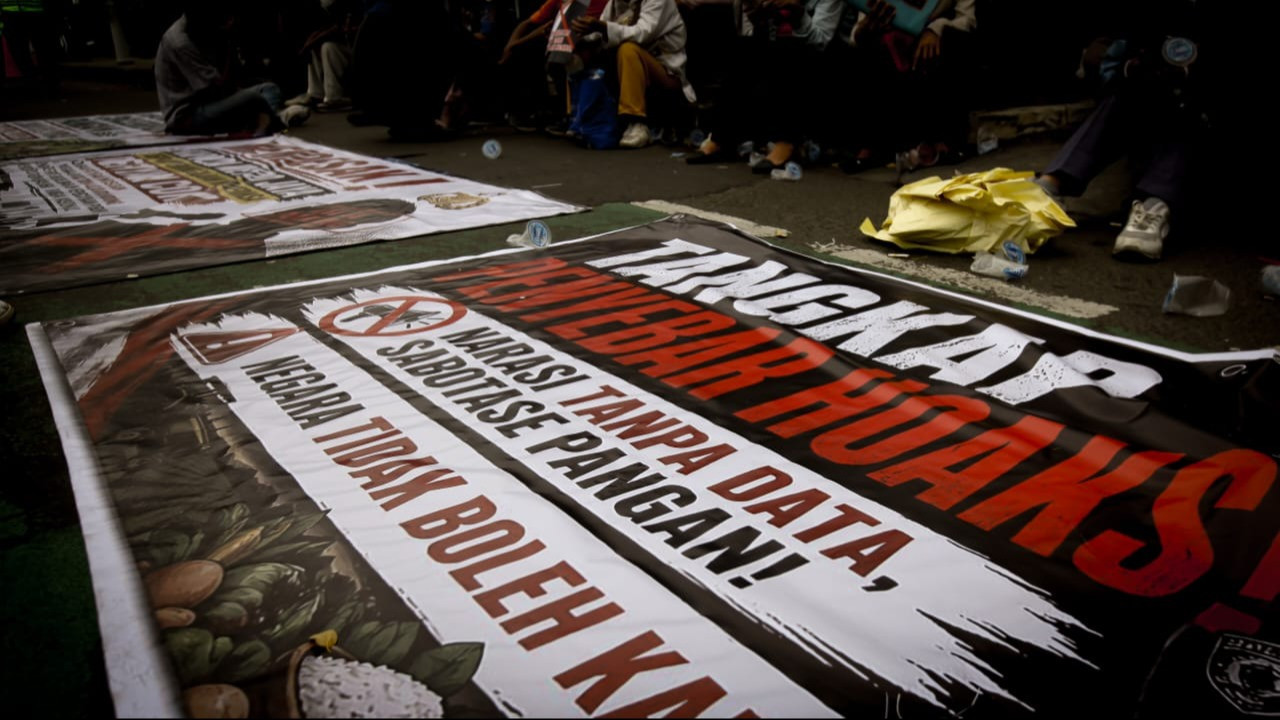 Lensa Berbicara: Dugaan Narasi Menyesatkan, Massa Datangi Polda Metro Jaya