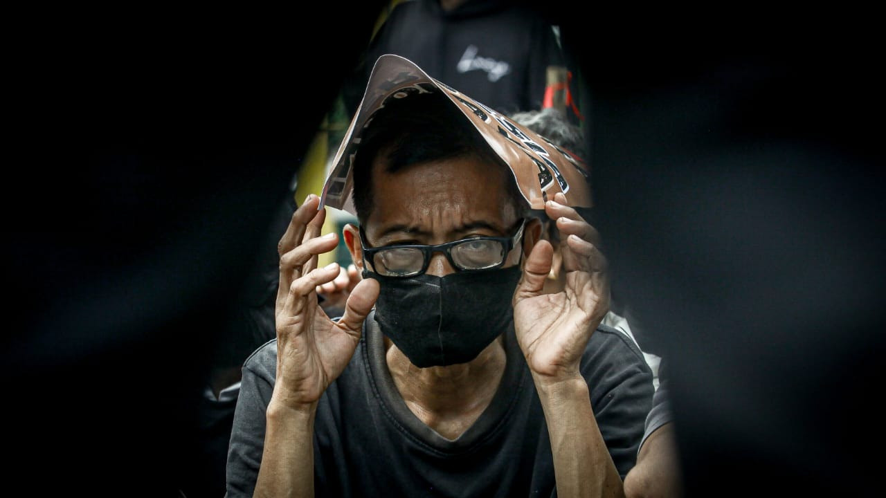 Lensa Berbicara: Dugaan Narasi Menyesatkan, Massa Datangi Polda Metro Jaya