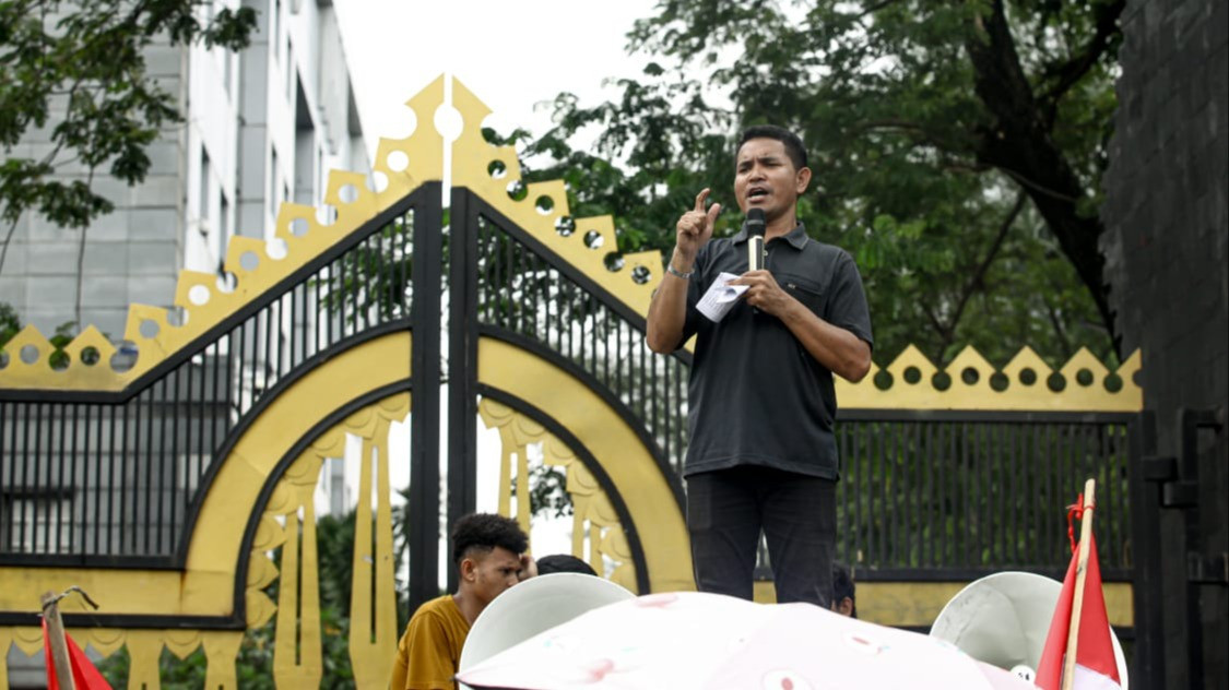 Lensa Berbicara: Dugaan Narasi Menyesatkan, Massa Datangi Polda Metro Jaya