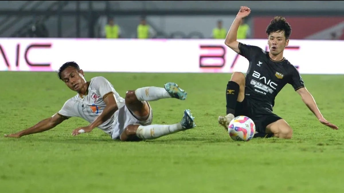 Pemain Dewa United, Taisei Marukawa (kanan)