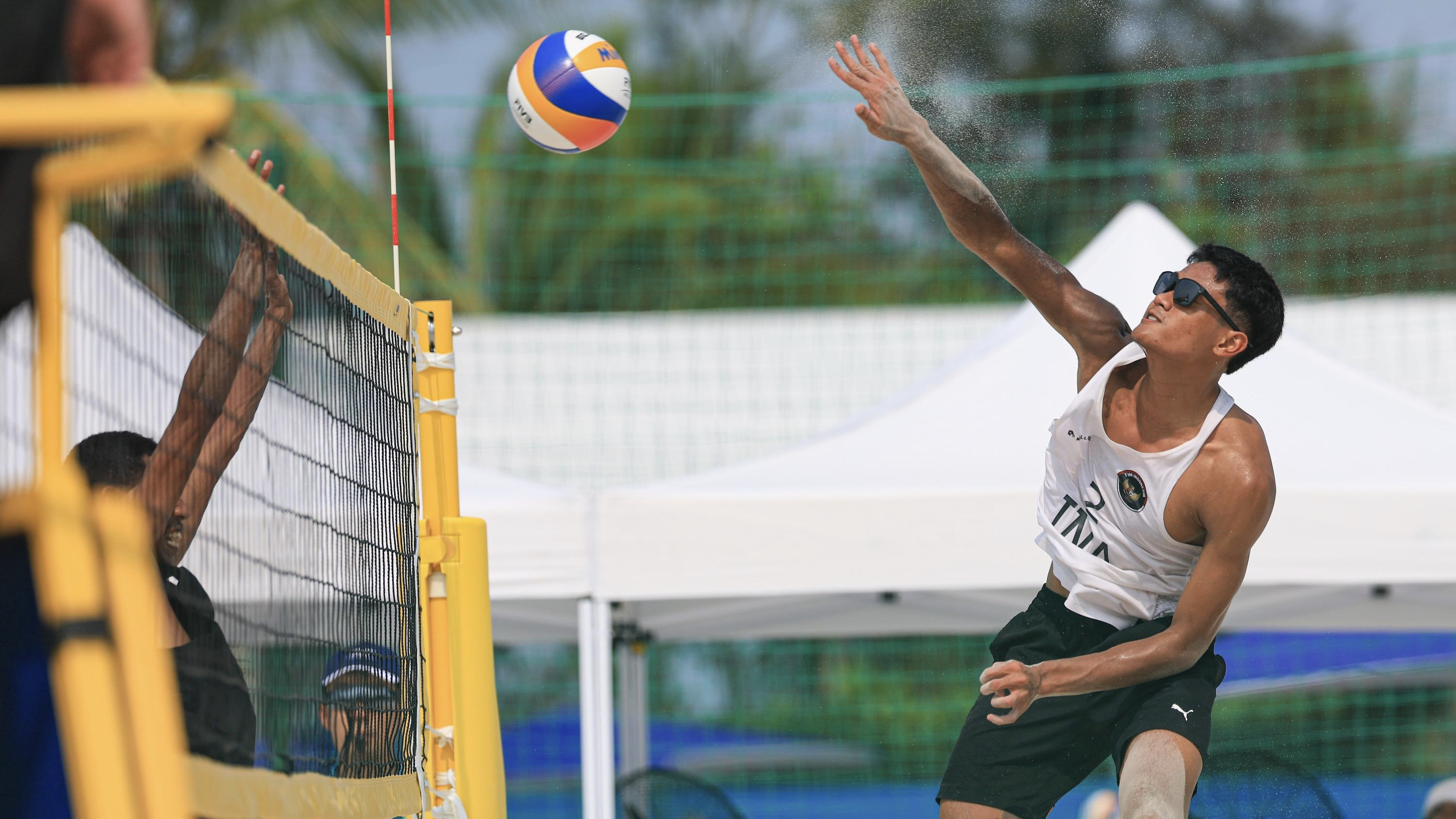 Atlet voli pantai Indonesia saat beraksi di Asian Beach Games 2026.
