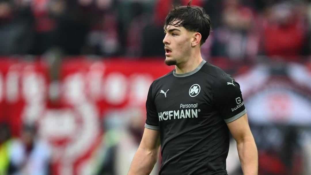 Mengenal Reno Munz, Bek Rp26 Miliar yang Bakal Jadi Saingan Jay Idzes hingga Rizky Ridho di Timnas Indonesia
            - galeri foto