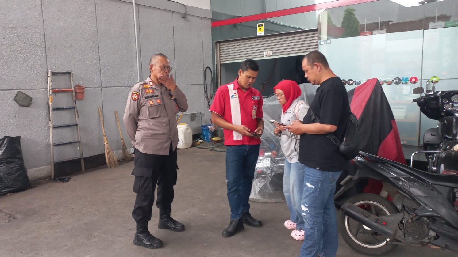 Aksi Koboi di SPBU Bandung, Pengendara Todongkan Benda Diduga Pistol