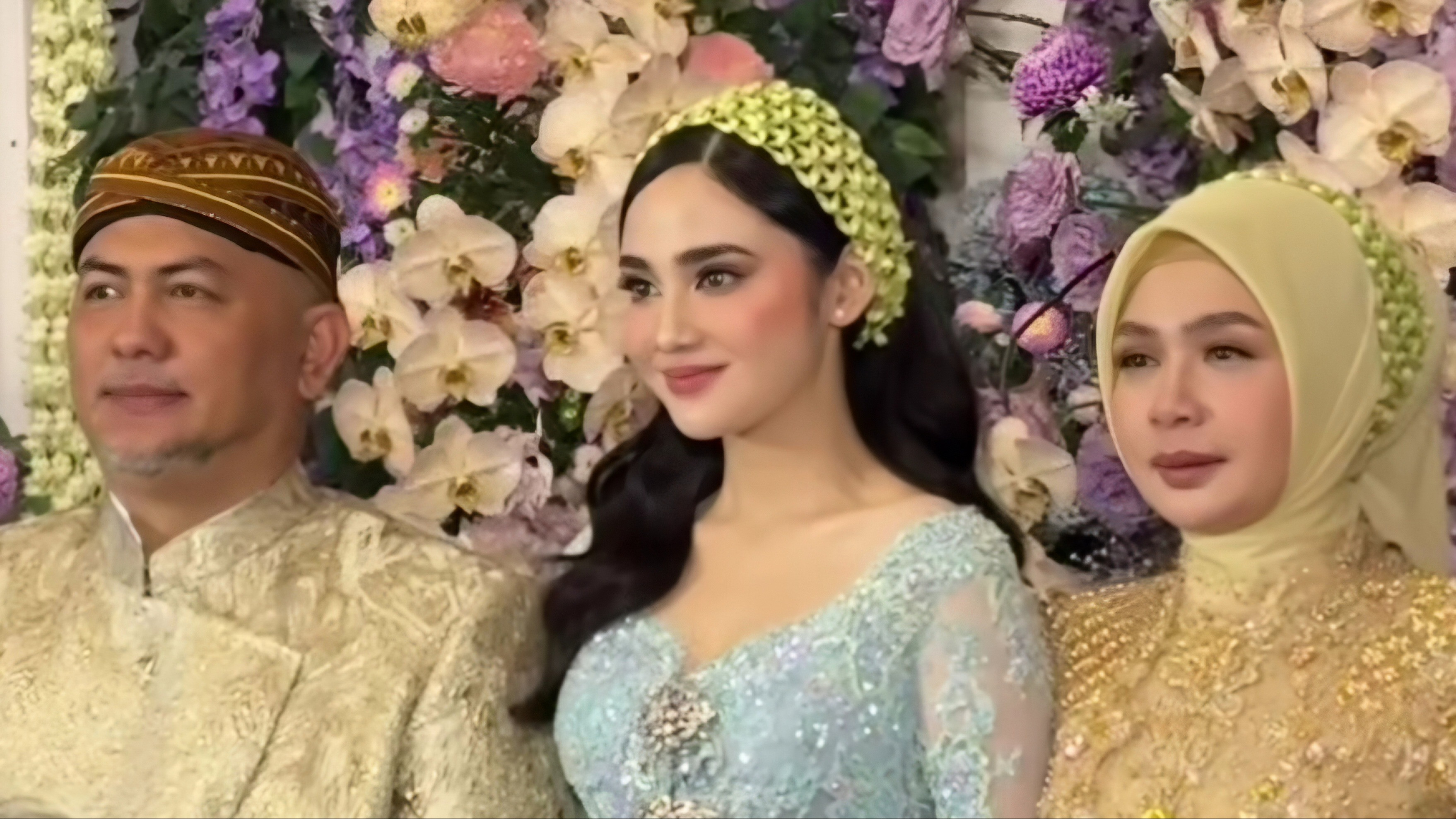 Syifa Hadju dan keluarganya