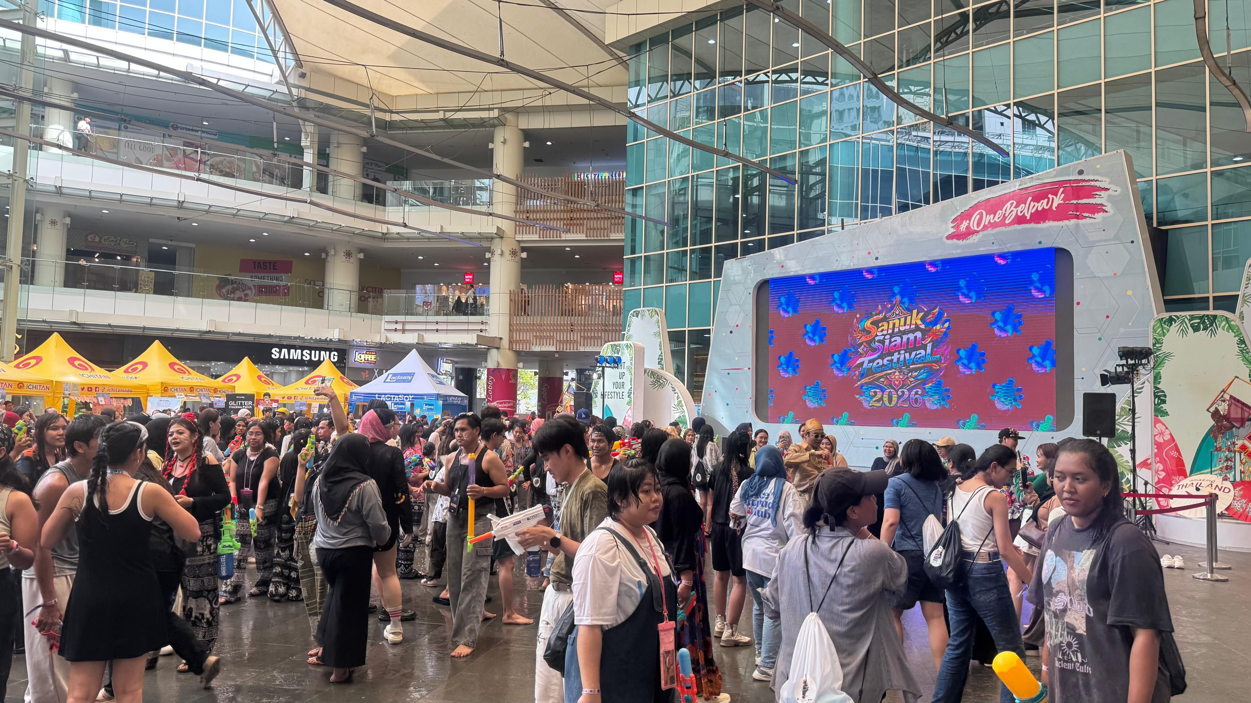 Festival songkram di jakarta