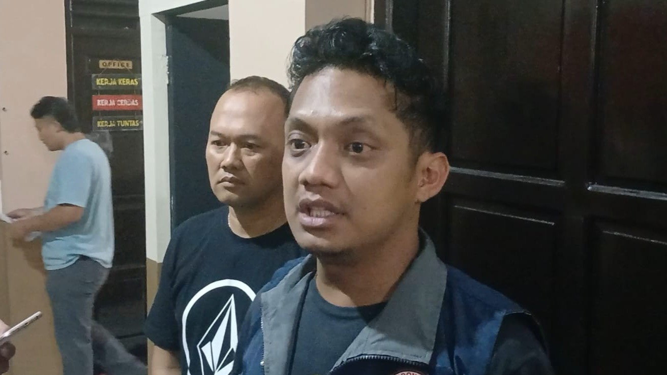 Kasatreskrim Polresta Yogyakarta, Kompol Riski Adrian saat menyampaikan aksi penggerebekan terkait kasus kekerasan anak di daycare Little Aresha kepada awak media di kantornya, Sabtu (25/4/2026).