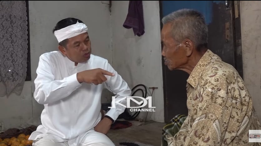 Dedi Mulyadi 'Cosplay' Jadi Antagonis, Minta Kakek Tunanetra Ucapkan Kata Tak Pantas soal KDM, Jawabannya Mengejutkan
            - galeri foto