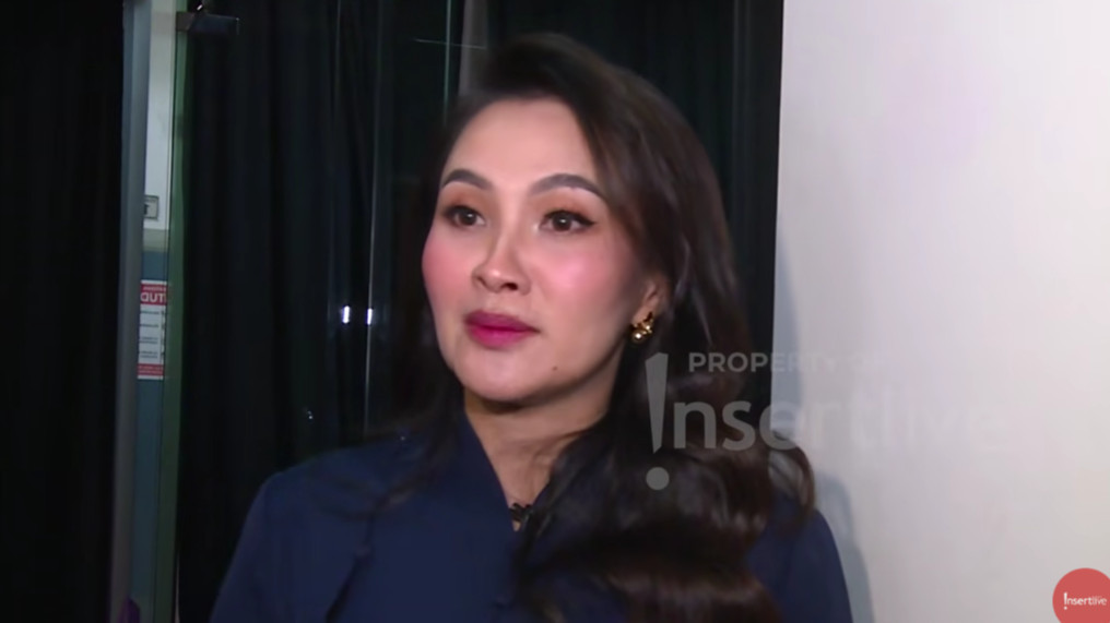 Bak Pramugari, Gubernur Malut Sherly Tjoanda Sapa Jemaah Calon Haji Pakai Interkom di Kabin Pesawat
            - galeri foto