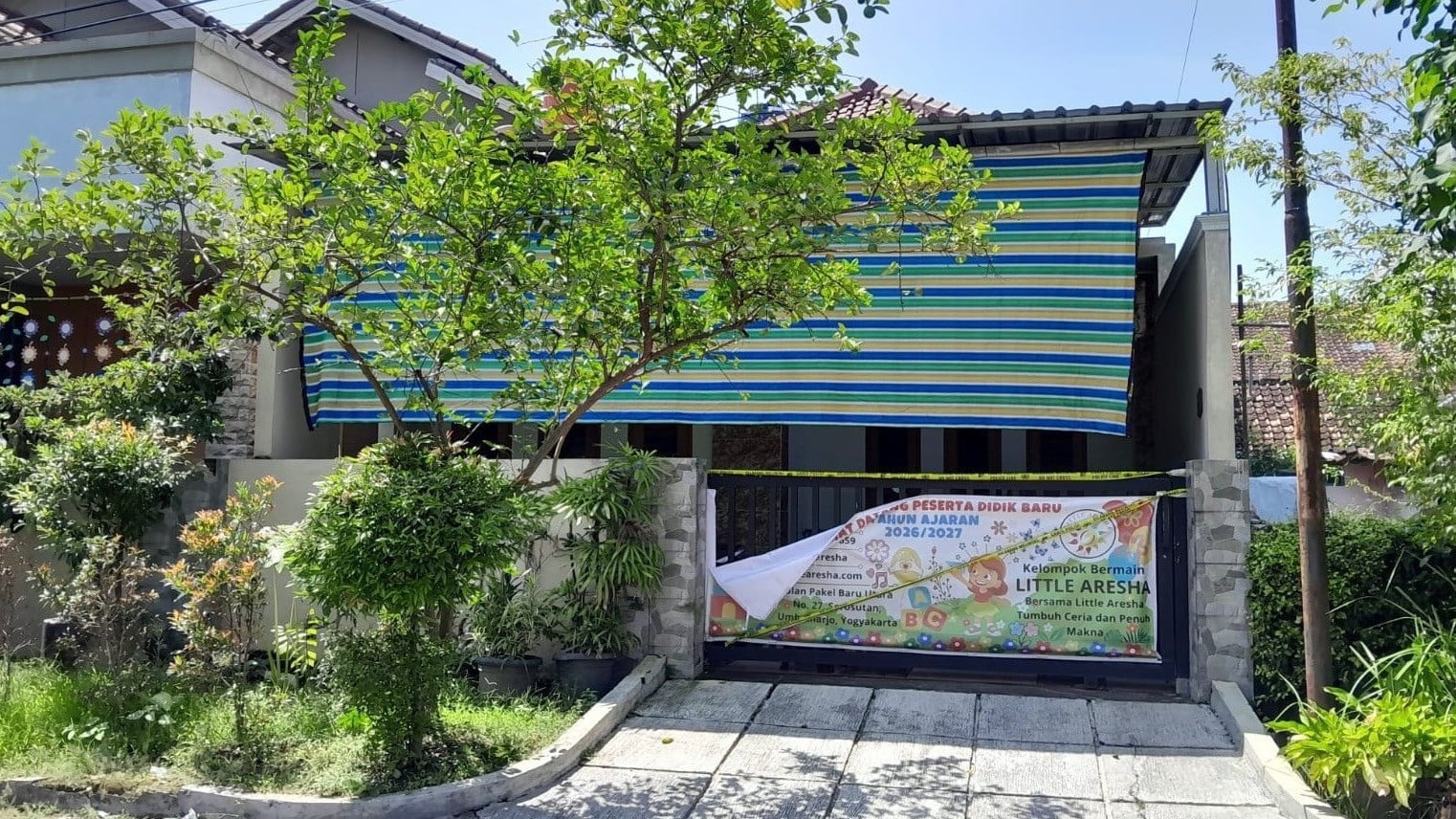 Garis polisi masih terpasang di Daycare Little Aresha kawasan Sorosutan, Umbulharjo, Yogyakarta.