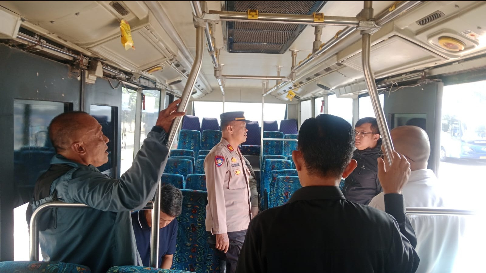 Penumpang Meninggal Dunia di Dalam Bus DAMRI di Bandung