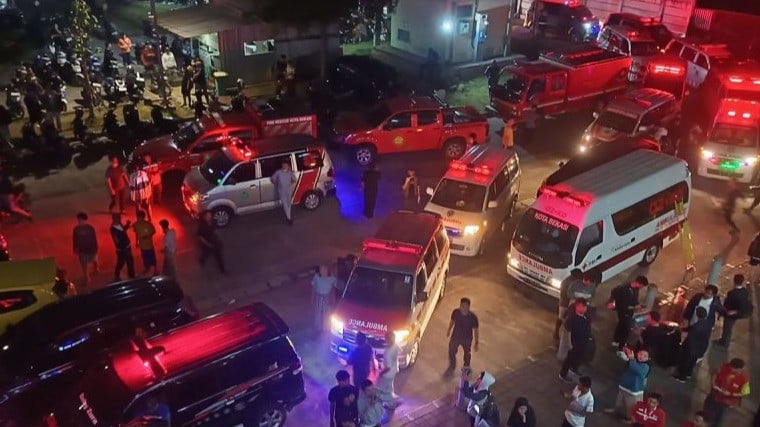 Taksi Green SM Beri Klarifikasi Soal Dugaan Pemicu Tabrakan Maut KA Argo Bromo dan KRL di Stasiun Bekasi Timur
            - galeri foto