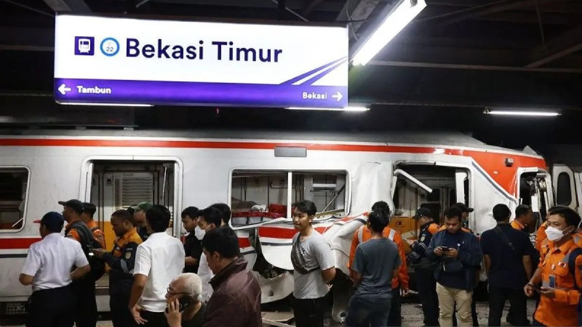 Kecelakaan KA Argo Bromo Anggrek dengan KRL Commuter Line
