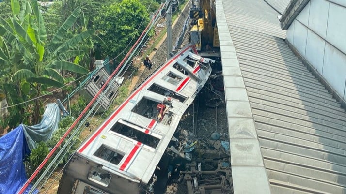 Kondisi KRL yang terlibat kecelakaan di Stasiun Bekasi Timur, Selasa (28/4/2026)