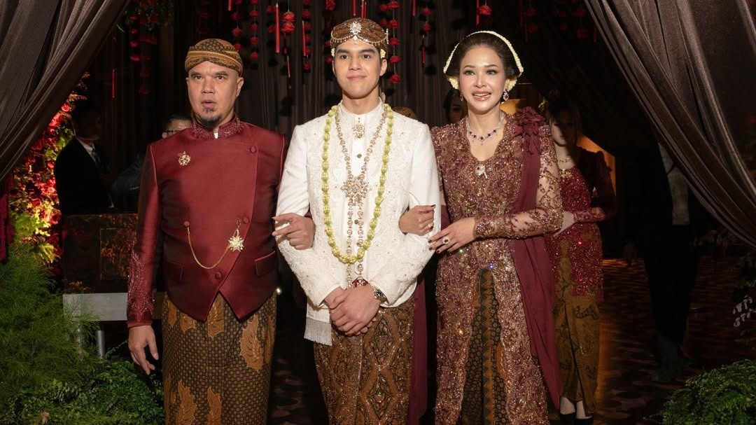 Ahmad Dhani dan Maia Estianty di acara resepsi pernikahan El Rumi dan Syifa Hadju