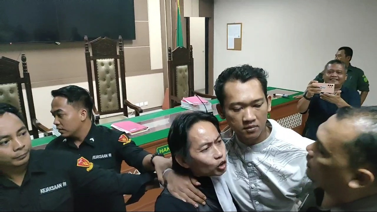 Terdakwa Pembunuhan Satu Keluarga Teriak Siteris, Saya Bukan Pembunuh Usai Sidang