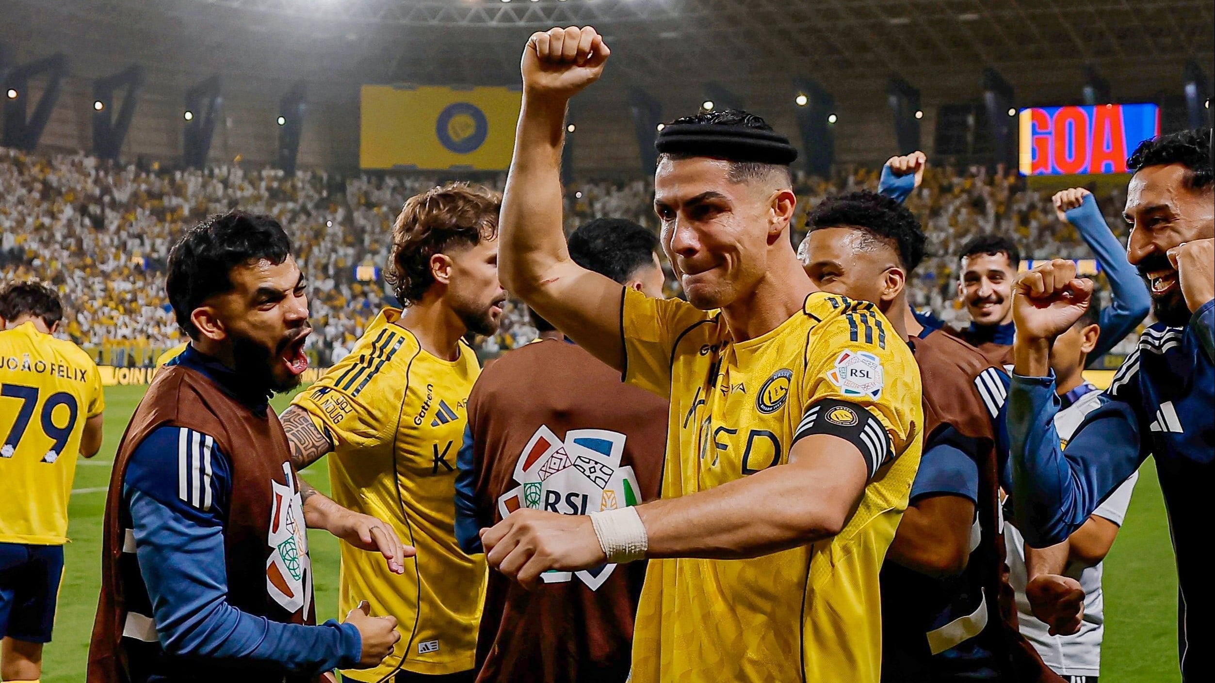 Al Nassr Tekuk Al Ahli 2-0, Cristiano Ronaldo Cetak Gol Lagi dan Kian Dekat dengan Rekor 1.000 Gol
            - galeri foto