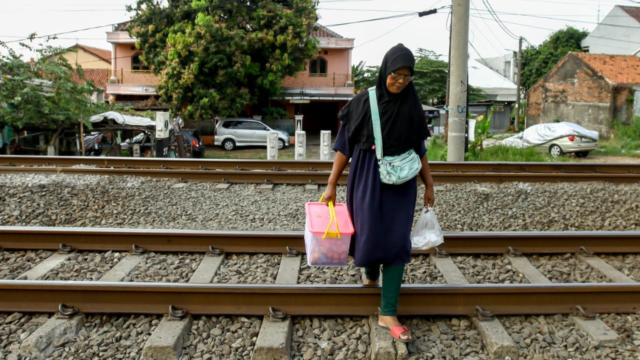 Lensa Berbicara: Lintasan Tanpa Pengawasan di Kampung Mede Ancam Keselamatan Warga