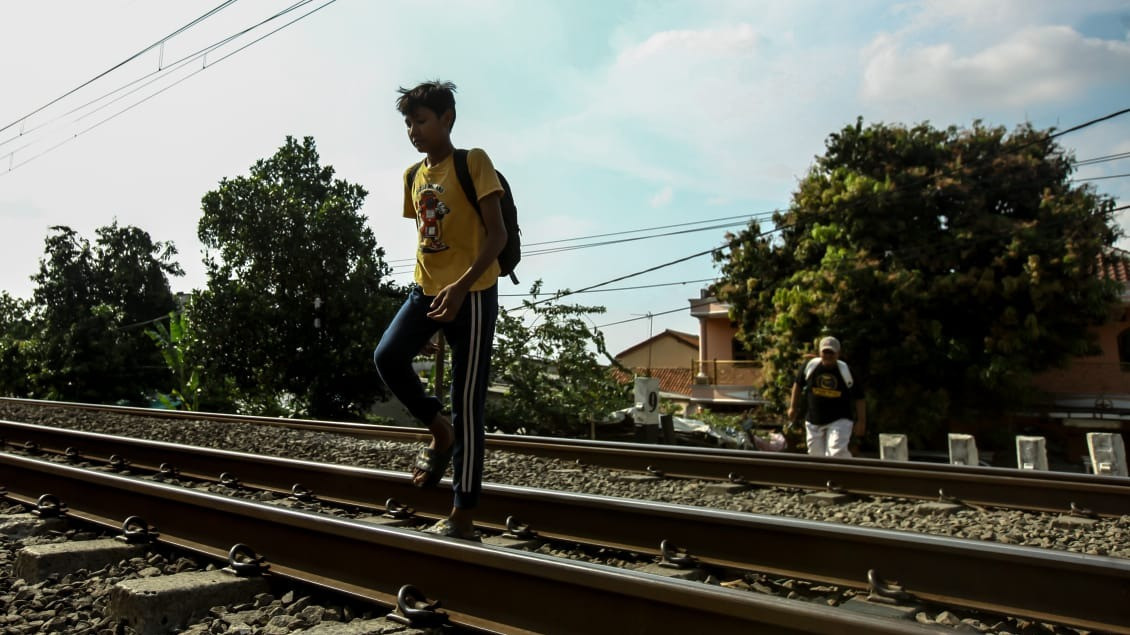 Lensa Berbicara: Lintasan Tanpa Pengawasan di Kampung Mede Ancam Keselamatan Warga