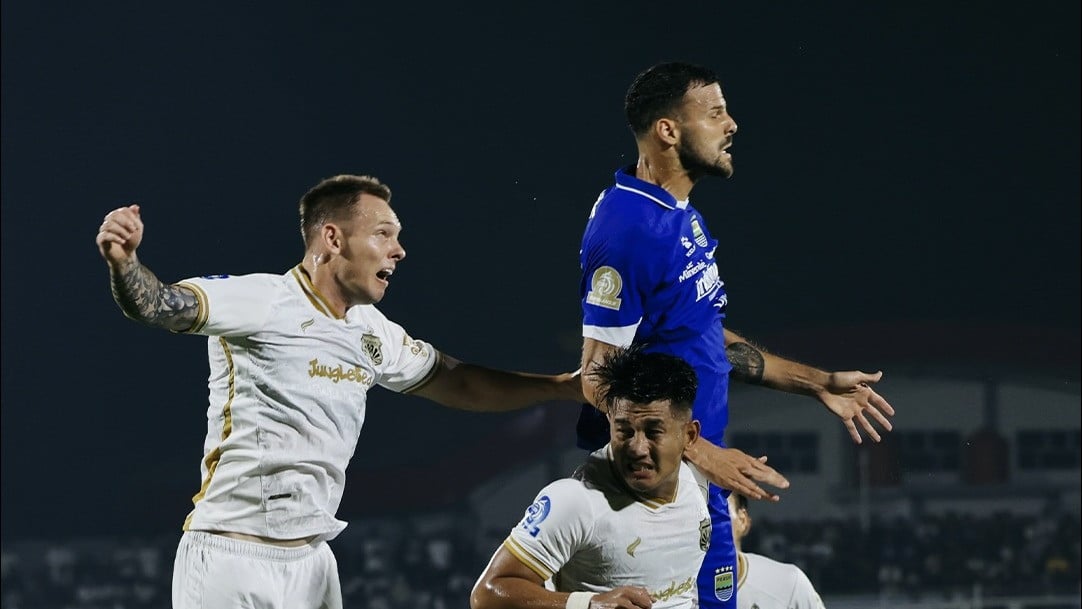 Persib Bandung Hajar Bhayangkara FC 4-2, Kembali Puncaki Super League 2025/2026, Bobotoh: Langsung Aja Kasih Pialanya ke King Persib!