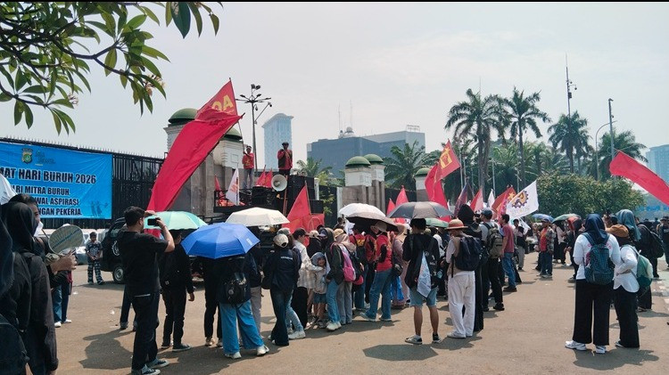 Massa Buruh Mulai Padati Gedung DPR/MPR dalam Peringatan May Day 2026