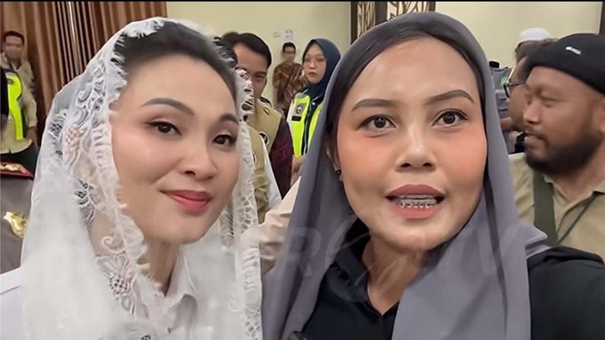 Gubernur Maluku Utara, Sherly Tjoanda, di Asrama Haji Makassar.