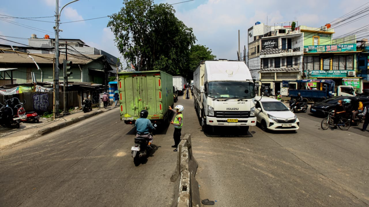 Lensa Berbicara: Traffic Light di Simpang Kranji Bekasi Roboh
