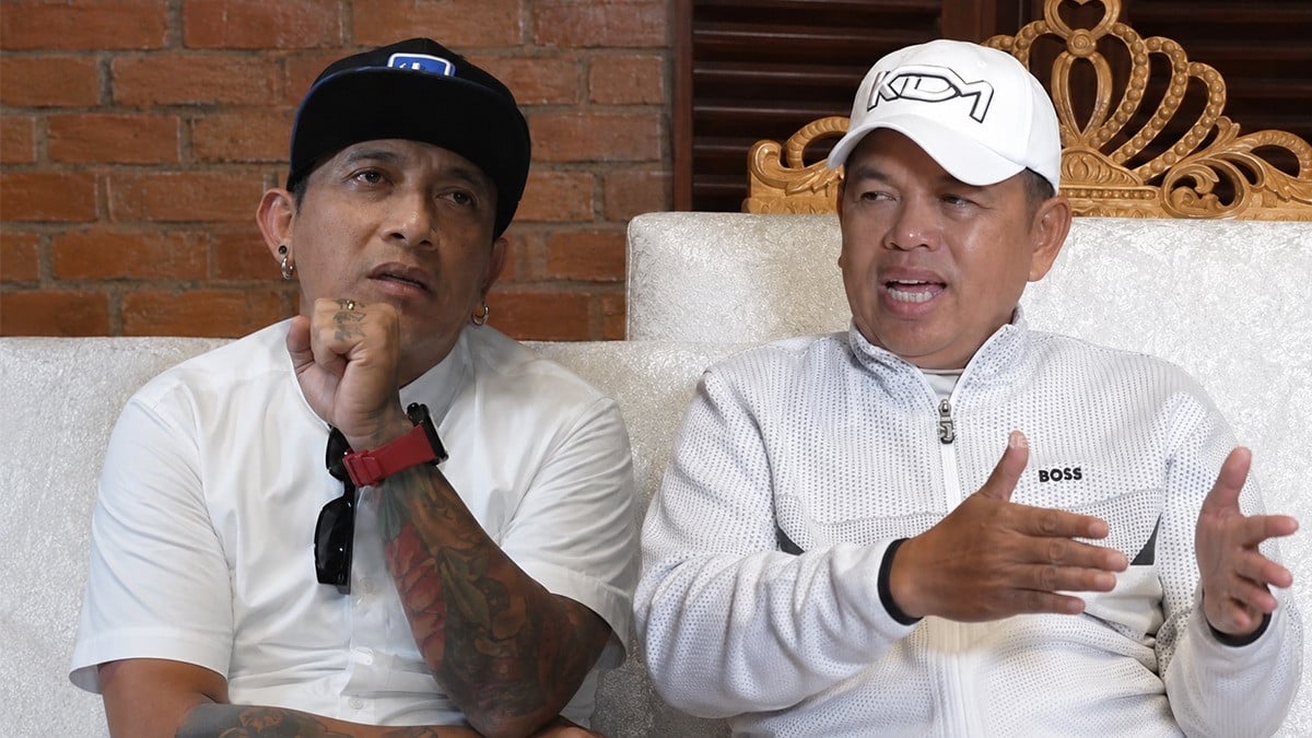 Kades Hoho dan Dedi Mulyadi
