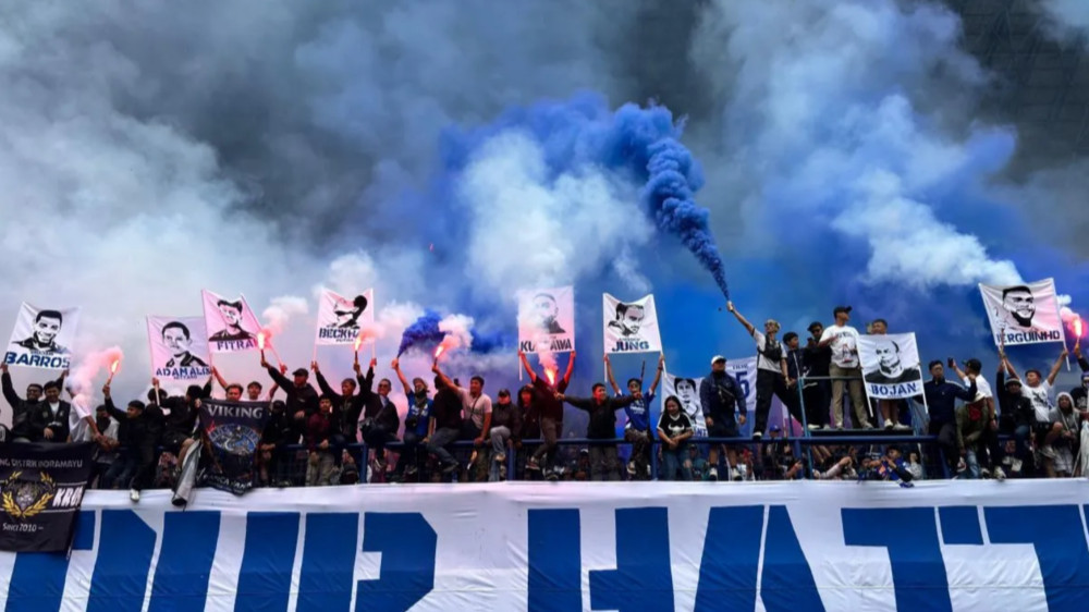 Puluhan ribu Bobotoh memadati Stadion Gelora Bandung Lautan Api (GBLA), Kamis (7/5/2026), hanya untuk memberikan dukungan langsung kepada skuad Maung Bandung yang sedang memburu gelar juara.