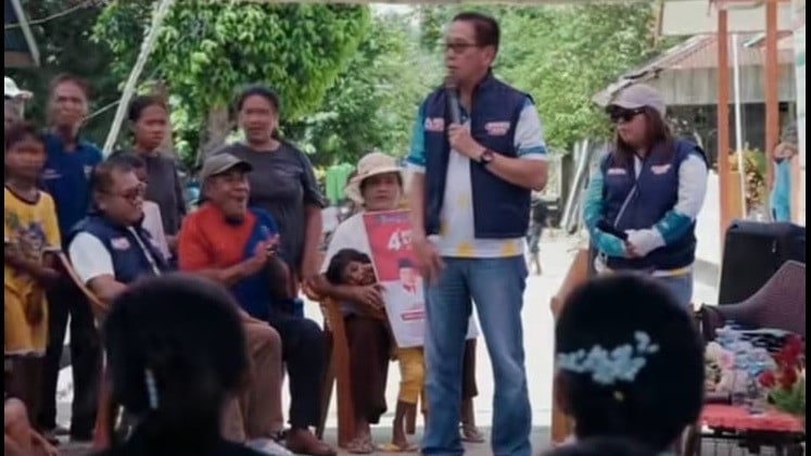 Benny Laos saat berkampanye di hadapan masyarakat Pulau Obi