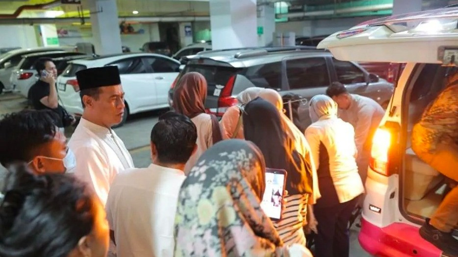 Mentan Andi Amran Sulaiman mengantar jenazah Anggota IV Badan Pemeriksa Keuangan (BPK) Republik Indonesia Haerul Saleh