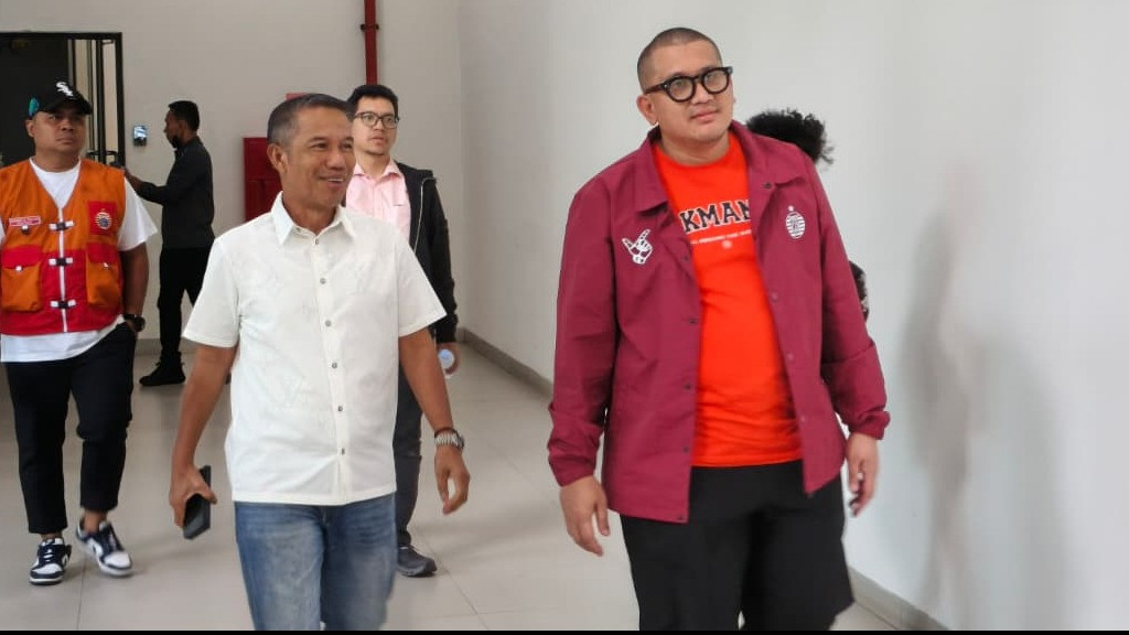 Sekjen PSSI, Yunus Nusi dan Ketua Umum The Jakmania Diky Soemarno