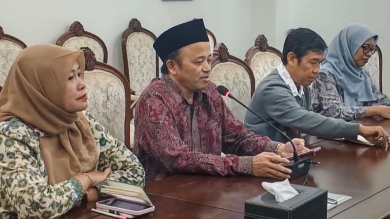 Wakil Rektor UIN Walisongo Semarang Imam Yahya (dua kiri).