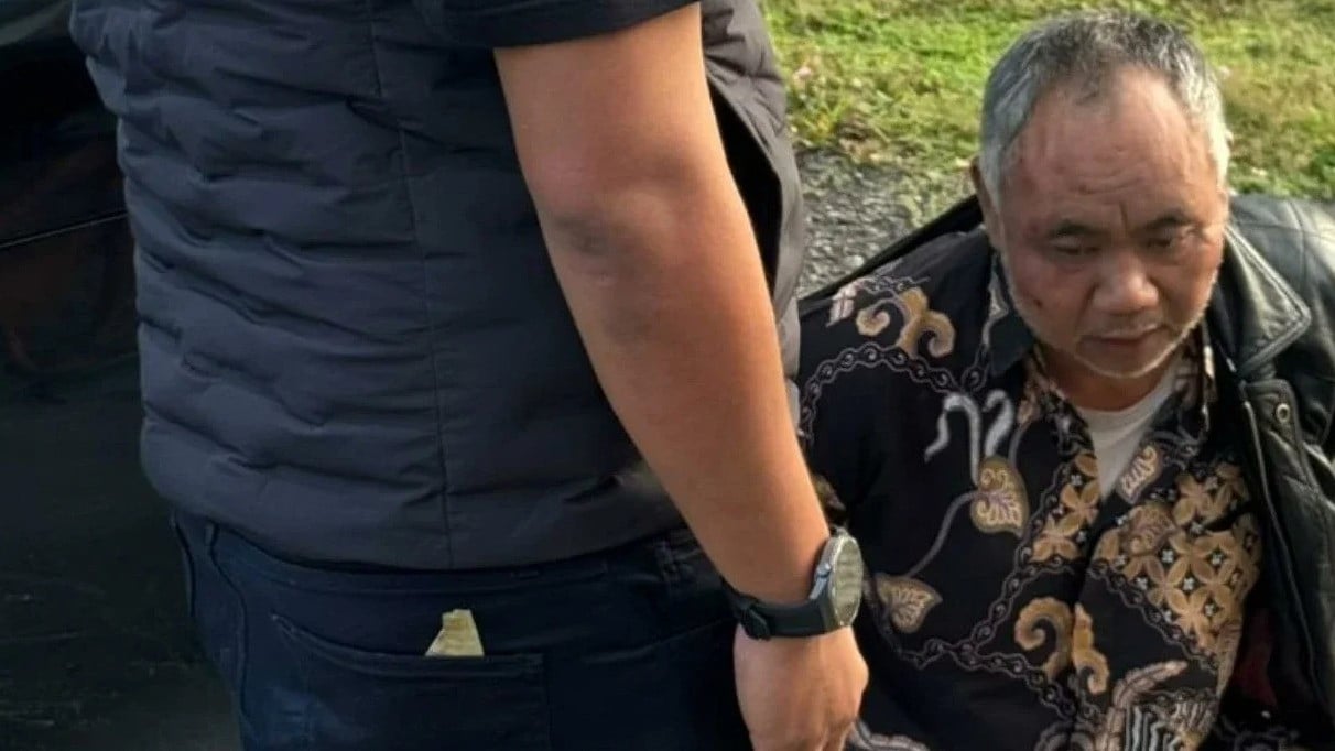 Pengasuh Ponpes Ndholo Kusumo Kiai Ashari ditangkap karena kasus pencabulan.