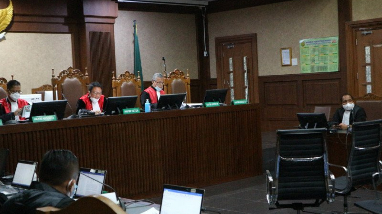 Pengusaha Iskandar Maddanatja penyuap Juliari divonis 4 tahun penjara
            - galeri foto