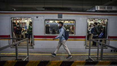 KAI kembali operasikan layanan KRL sampai pukul 22:00 WIB